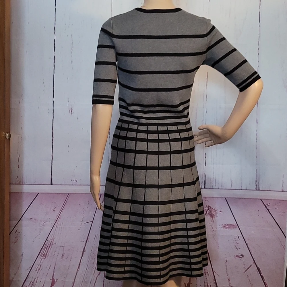 Gabby Skye Gray w/Black knit fit & flare Dress